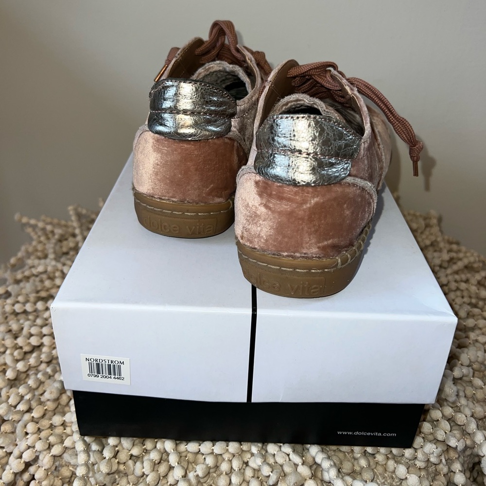 Dolce Vita Velvet Rose Zalen Sneaker In Size